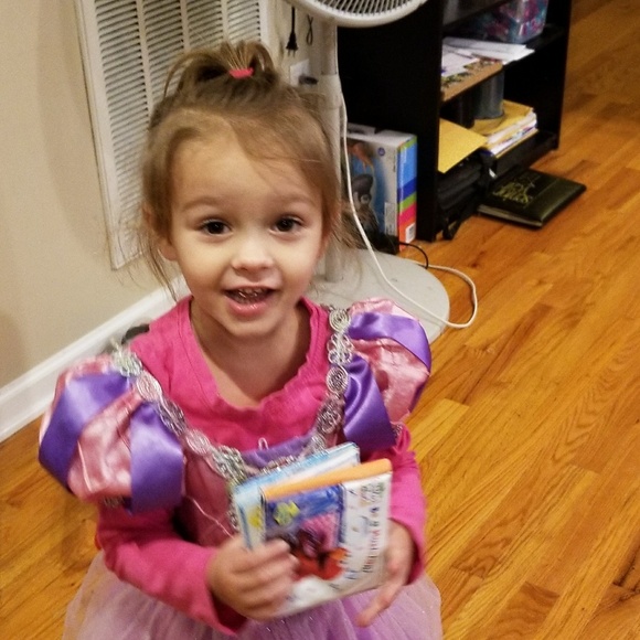 Meet your Posher, Cynthia - Picture 3 of 13